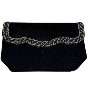 Clutch Elegant Black Velvet w/ Gold Details. Can be‎ used with or without strap